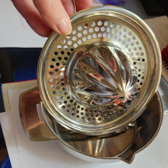 Sur La Table Stainless Steel 2-piece Citrus Juicer, 13 oz. - Picture 4 of 9